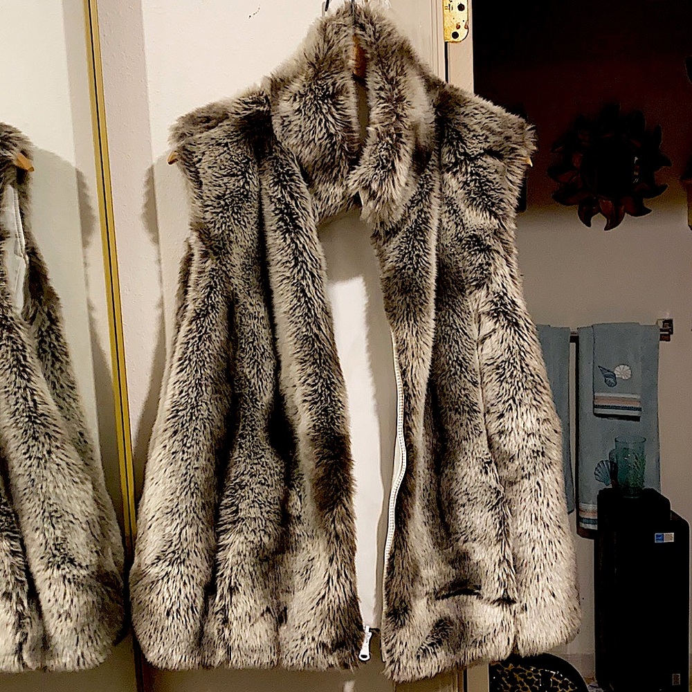 SUPER Sexy & Chic!!! Black & White Reversible Faux Fur Vest!!!